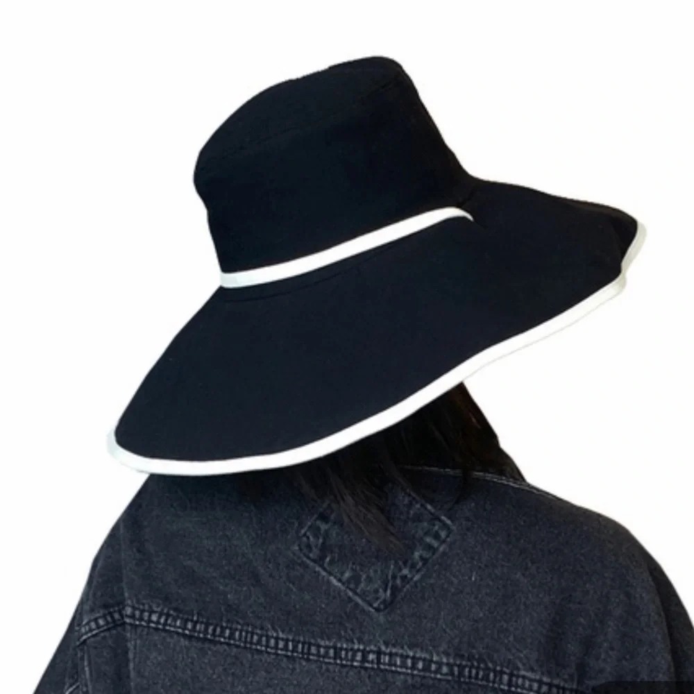 $17/ NEW Wide Rim Bucket Hat Black With White Trim⭐️⭐️⭐️⭐️⭐️